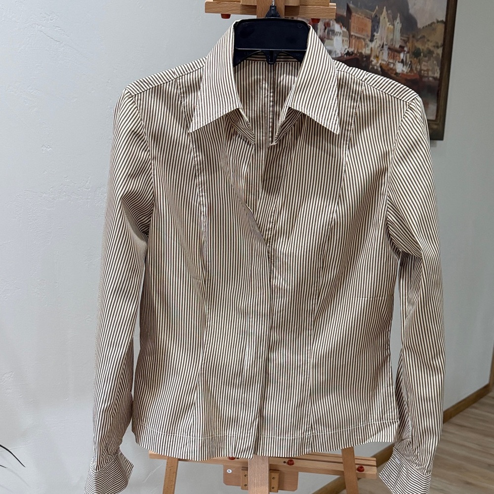 Marisa Manicucci Size 10.Striped Collared Button-Up Shirt in Cream, Olive stripe